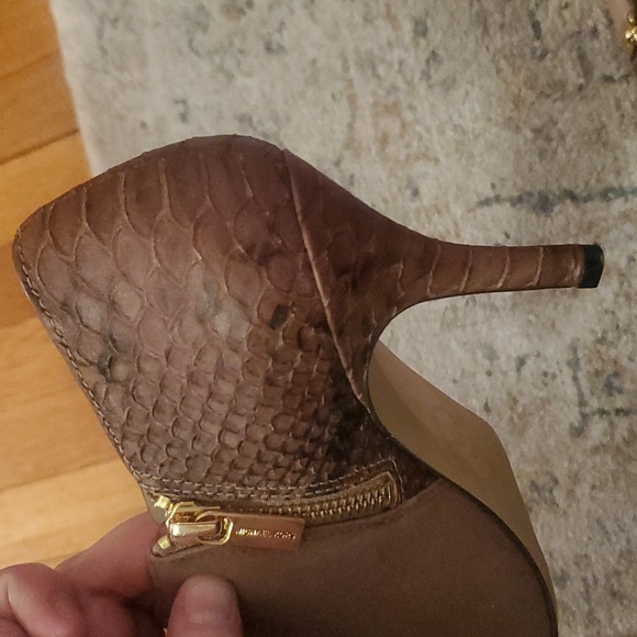 Michael Kors Clara Mid Bootie Size 9 - Picture 6 of 12